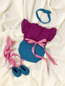 Bodysuit, booties and headband for a reborn doll