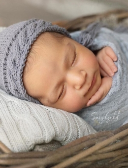 Cap for a newborn photo shoot 